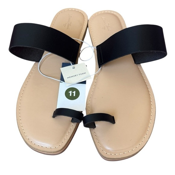 NWT Universal Thread Juno Toe Ring Flat Sandal, Size 11 - Picture 3 of 5